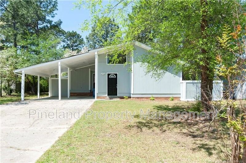 Fayetteville House: 2012 Lakemeadow Dr