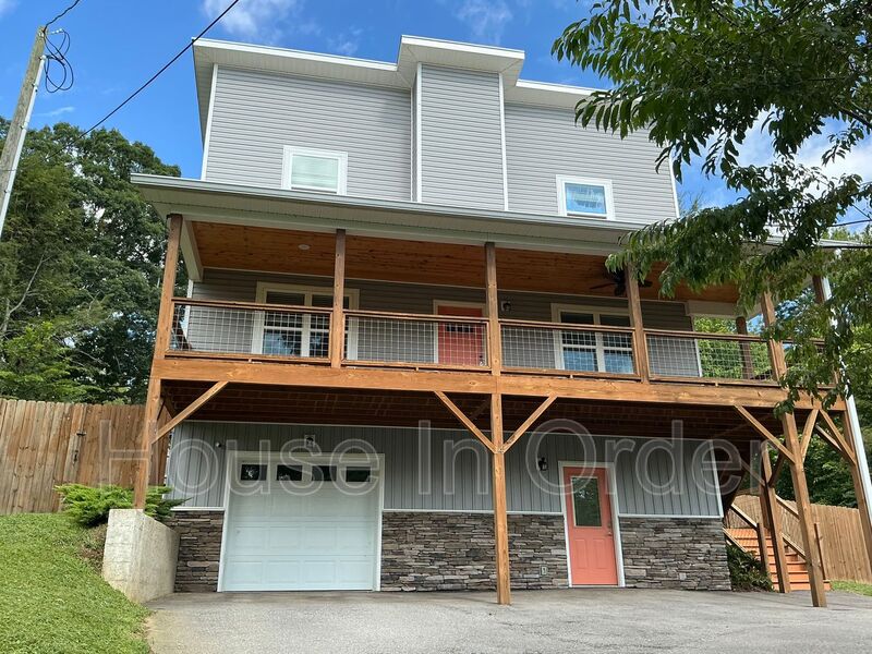 Asheville House: 14 Third St.