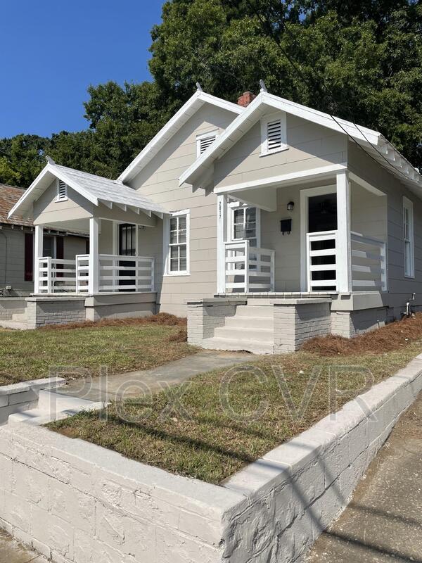 Columbus House: 2817 Waverly Avenue