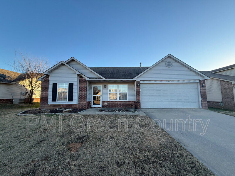 Broken Arrow House: 25934 E 90th St S