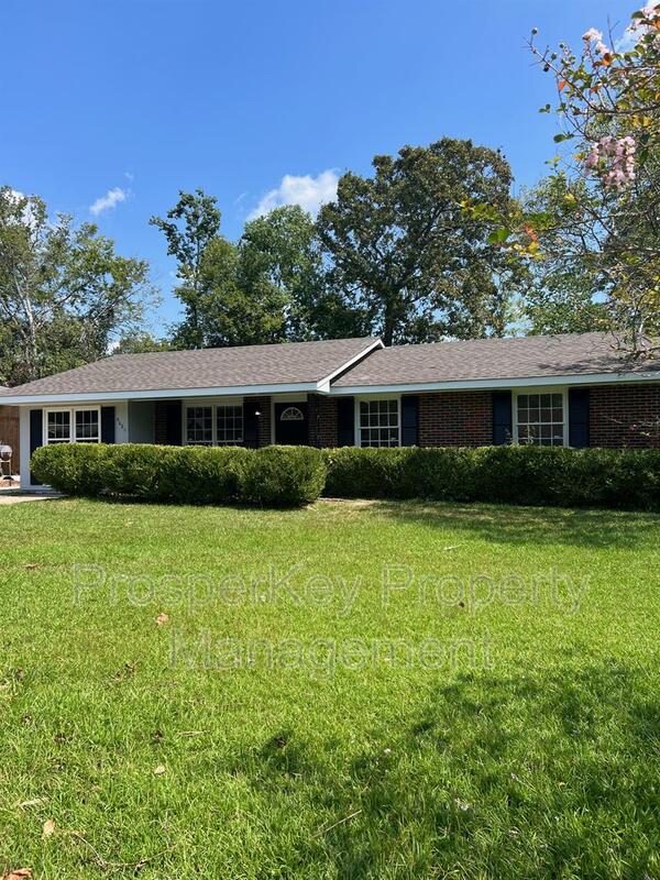 Montgomery House: 5021 Greensboro Ct