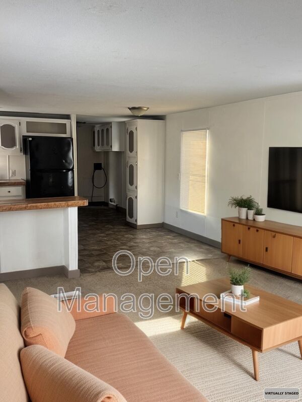 Jackson House: 301 Mantle Ave