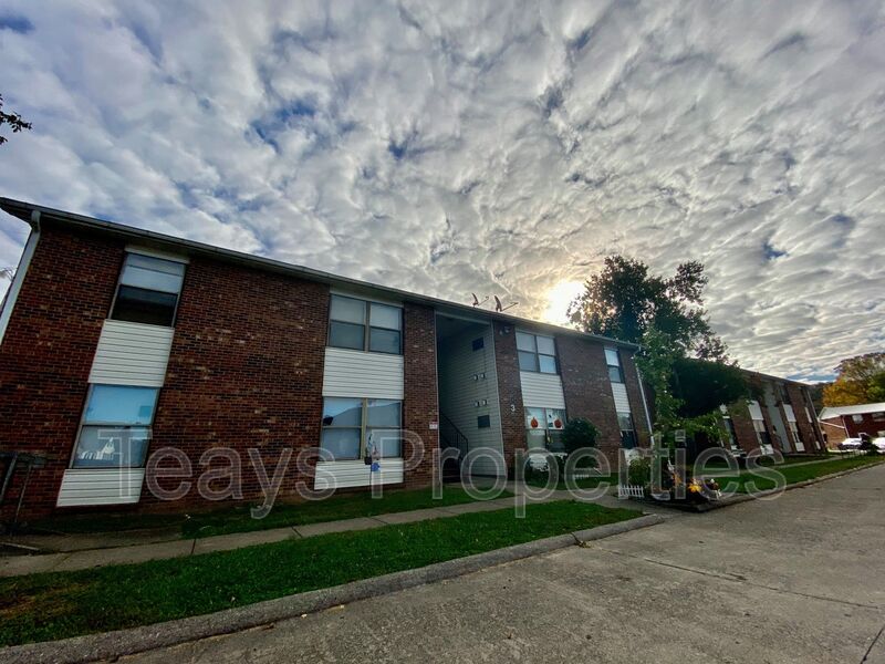 Hurricane Condo: 200 Midland Trail