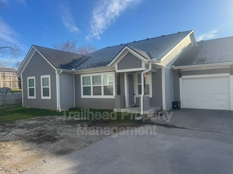 Pleasant Hill Condo: 603B S Hillcrest St