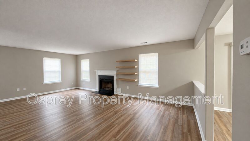 Spacious 3-Bedroom Corner-Unit Townhome with Private Patio in VB! - Photo 3