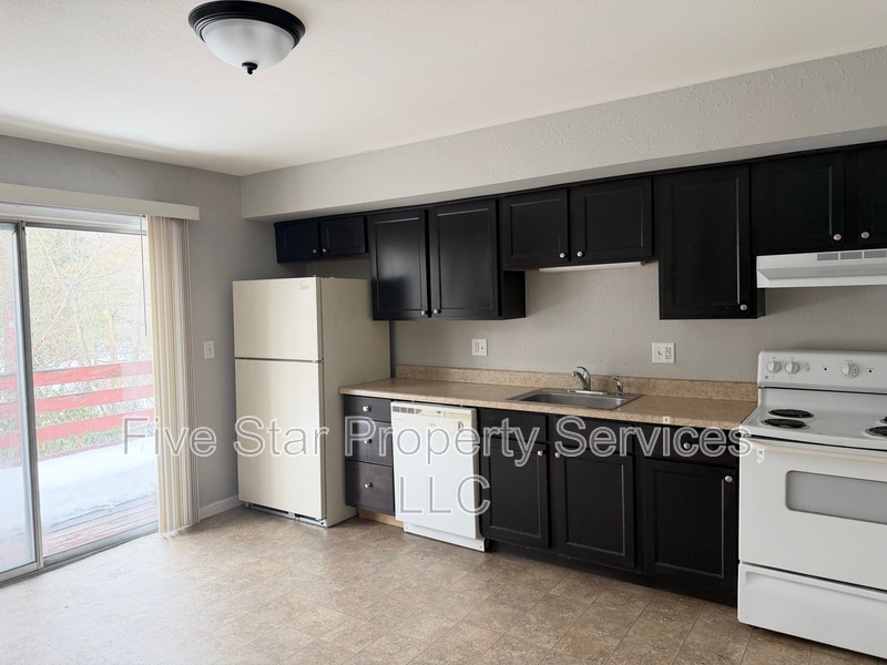 Springfield Condo: 3241 S Douglas Ave Bldg E-20