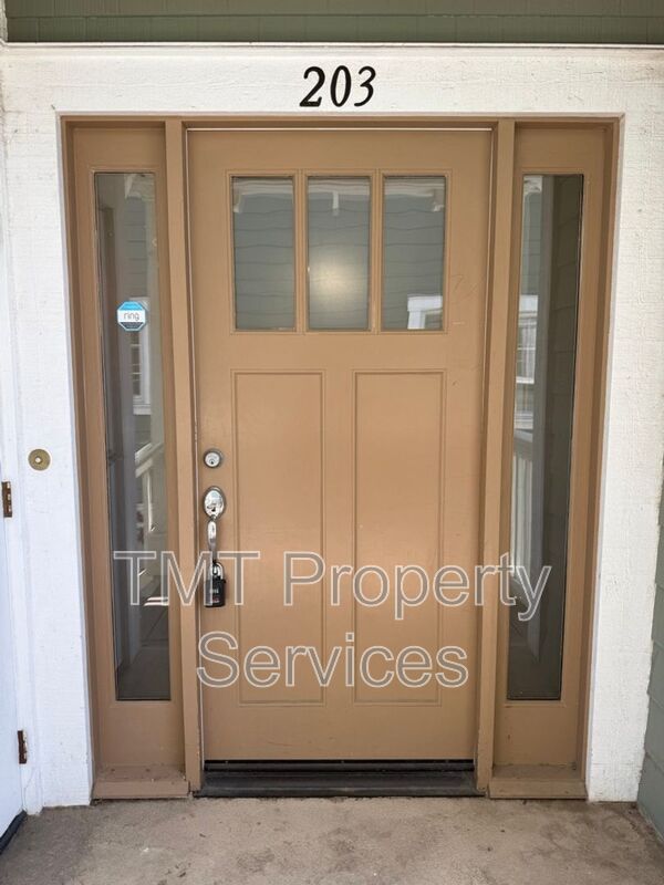 Buellton House: 595 Avenue of Flags