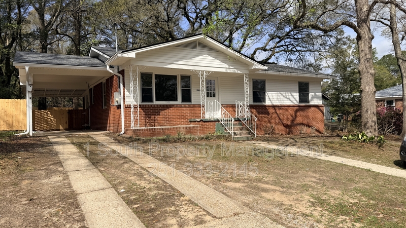 Mobile House: 1305 Diane Court