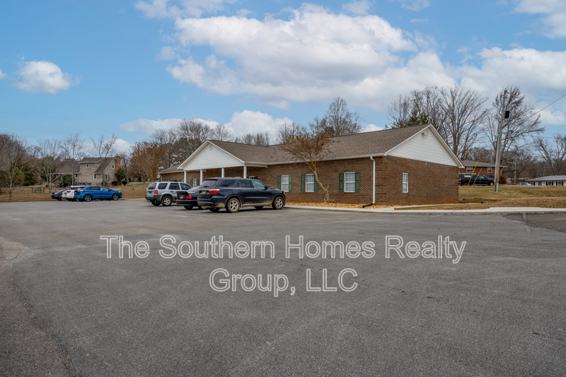 Etowah House: 305 Grady Road - 1