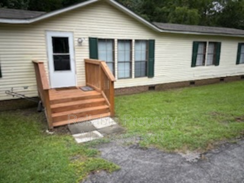 Raleigh House: 4321 On Track Rd