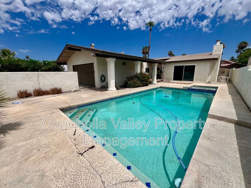Palm Desert House: 76716 New York Avenue