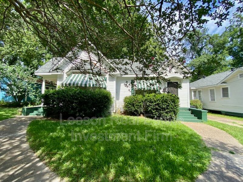 Shreveport House: 3345 Alexander Ave
