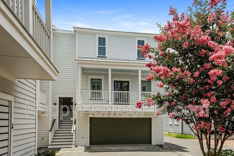 Charleston House: 5 Iron Forge Alley