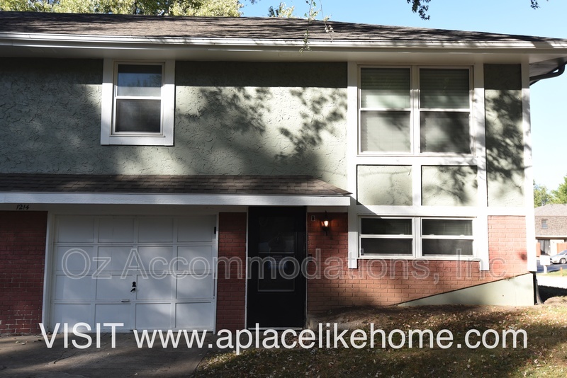 Lee's Summit House: 1214 SE 3rd Ter, Apt B