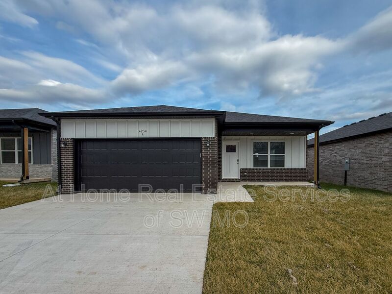 Springfield House: 4930-5 W. Minota St.