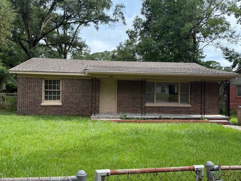 Mobile House: 2207 Webb Ave