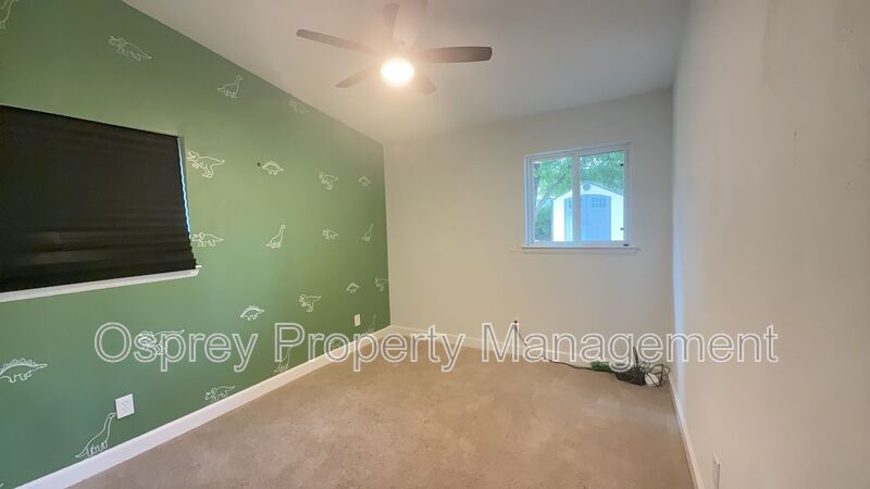Spacious 5-Bedroom Virginia Beach Home with Workshop & Ample Storage - Photo 15