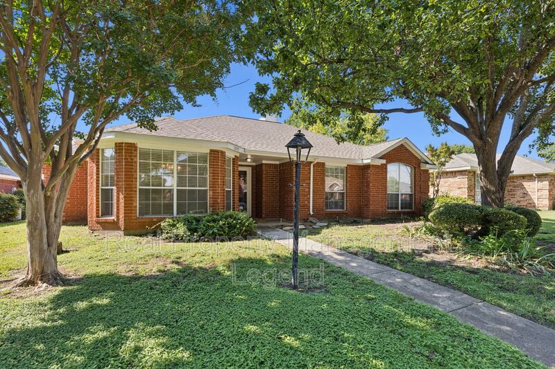 Frisco House: 10971 Castle Dr