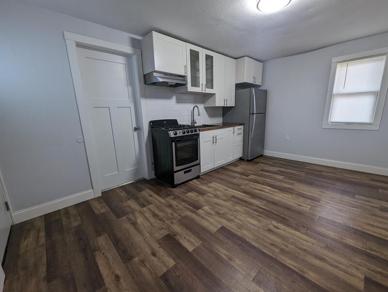 Pella Condo: 205 Oskaloosa Street - 105