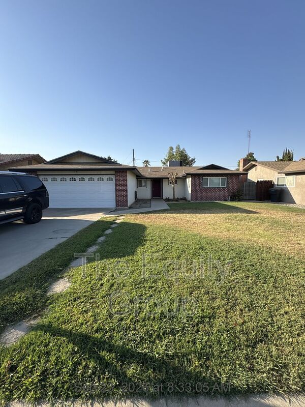 Visalia House: 3721 W Howard