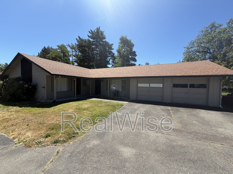 Grants Pass Condo: 1223 NW Highland Ave