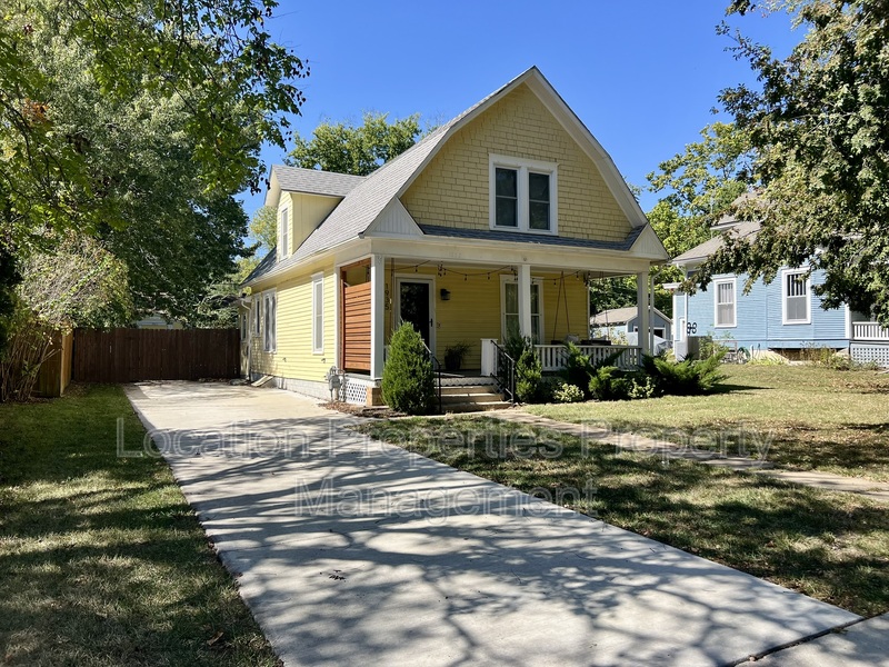 Lawrence House: 1935 Barker Avenue