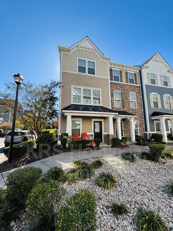 Chesapeake Townhome: 516 Sloane St