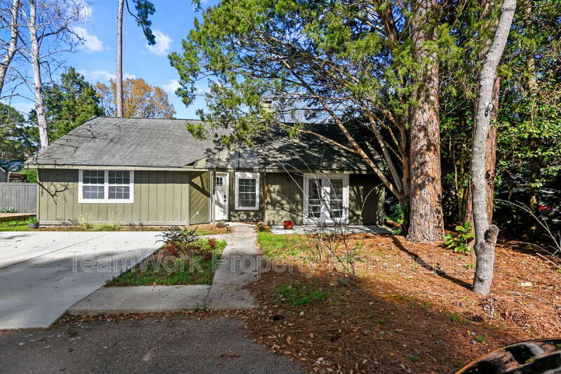 Mount Pleasant House: 1127 Snap Dragon Court