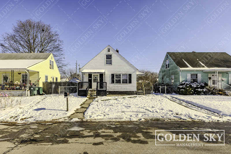 Muncie House: 2208 South Pershing Drive