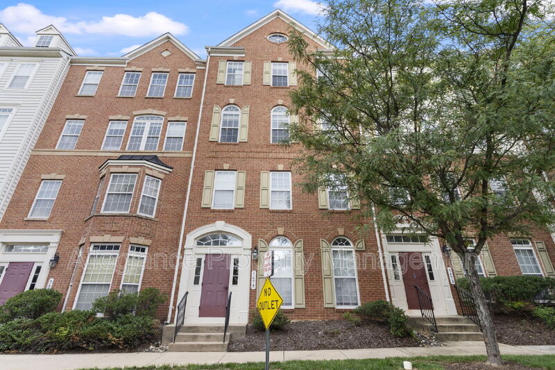 Alexandria House: 5675 Harrington Falls Ln
