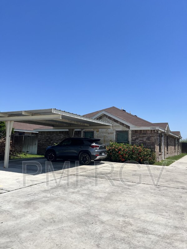 Edinburg Condo: 2913 Linda Vista St