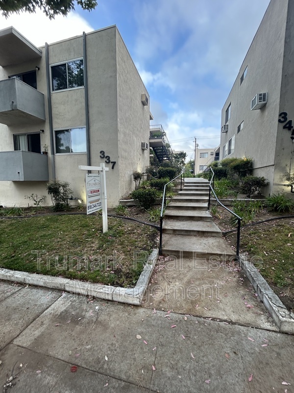 Burbank Condo: 337 E Tujunga Ave