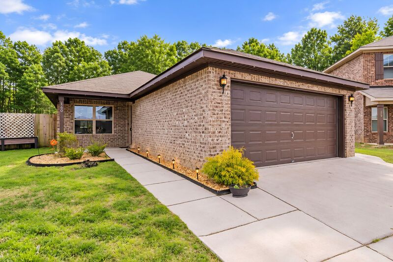 Owens Cross Roads House: 160 Winstead Circle