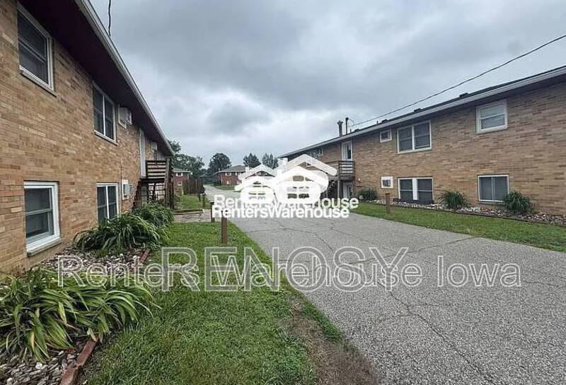 Ankeny Condo: 114 NW College Ave