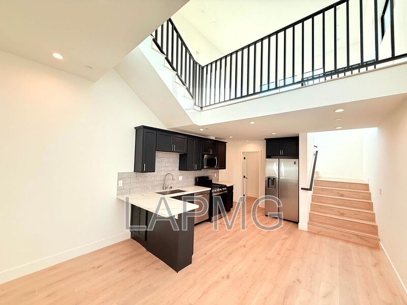 Los Angeles House: 3414 London Street