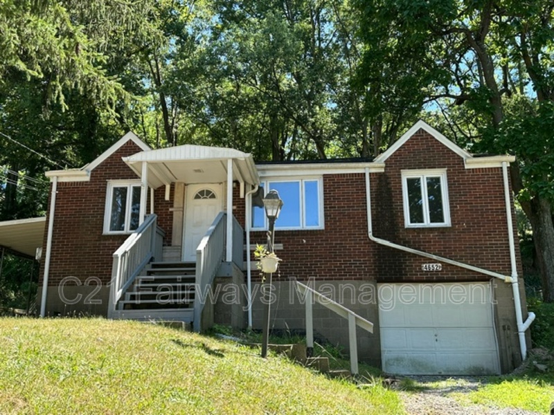 Monroeville House: 4652 Old William Penn Highway