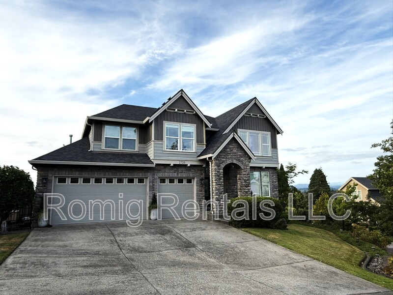 Ridgefield House: 2726 Northeast 159th Circle