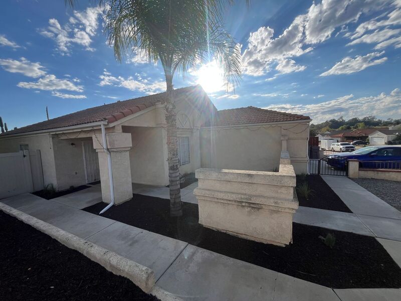 Murrieta House: 39510 Sunrose Drive
