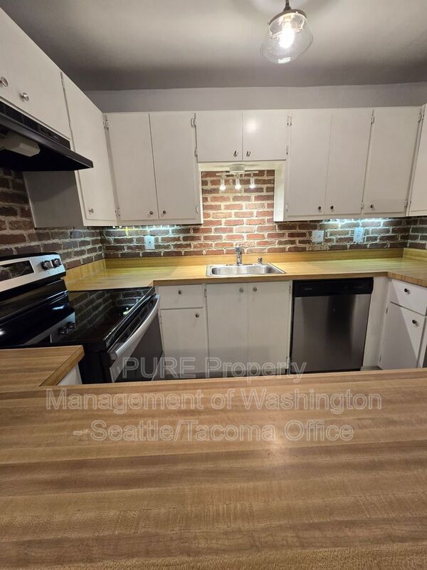 Renton House: 1425 S Puget Dr