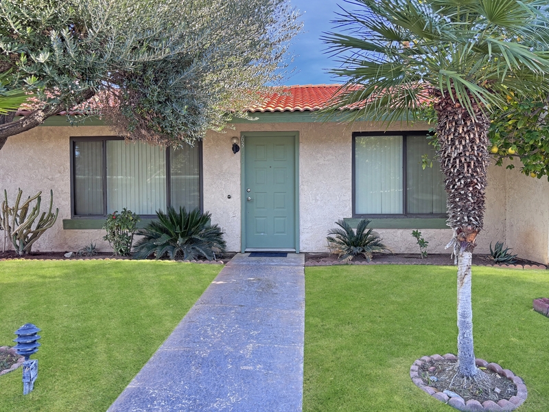 Cathedral City Condo: 63 Lakeview Circle - -