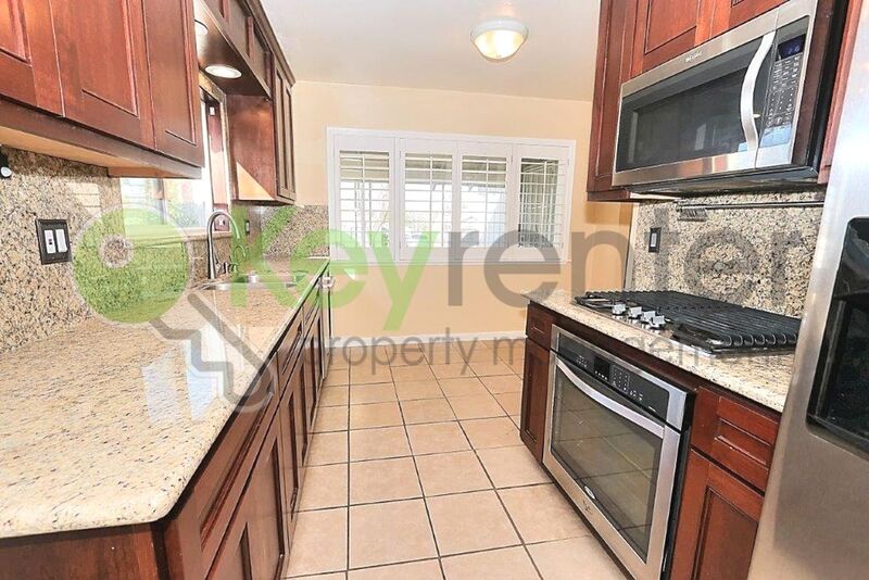 Sacramento House: 242 Santiago Ave