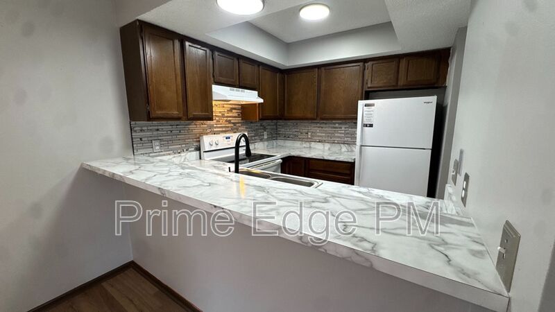 Lincoln House: 6235 Holdrege-D8