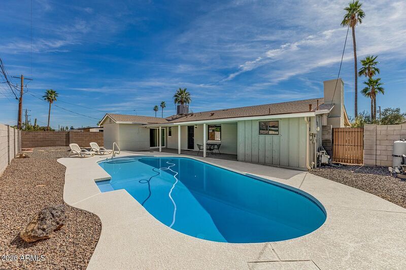 Tempe House: 220 E MCKINLEY Street