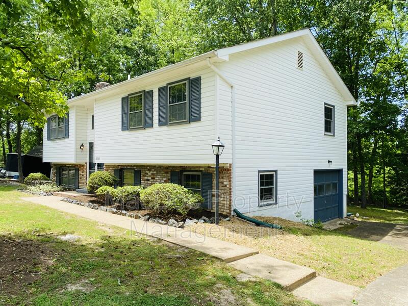 Fredericksburg House: 12202 McClain Street