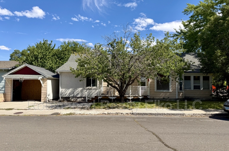 Elko House: 698 4th Street