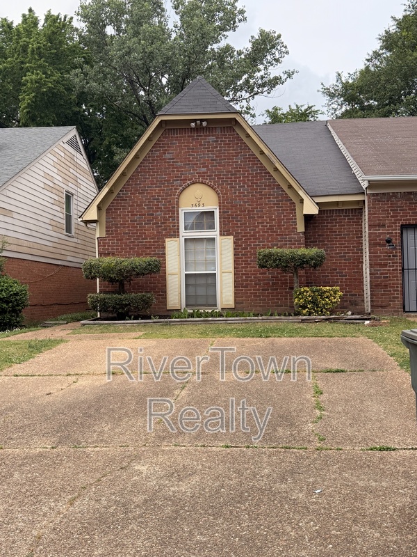 Memphis House: 3693 Hyacinth Dr