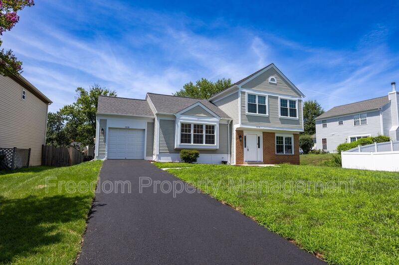 Manassas House: 10116 Wimbledon Ct