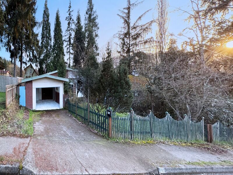 Eugene House: 1180 East 37th Avenue