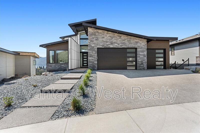 West Kelowna House: 2507b Pinnacle Ridge Dr
