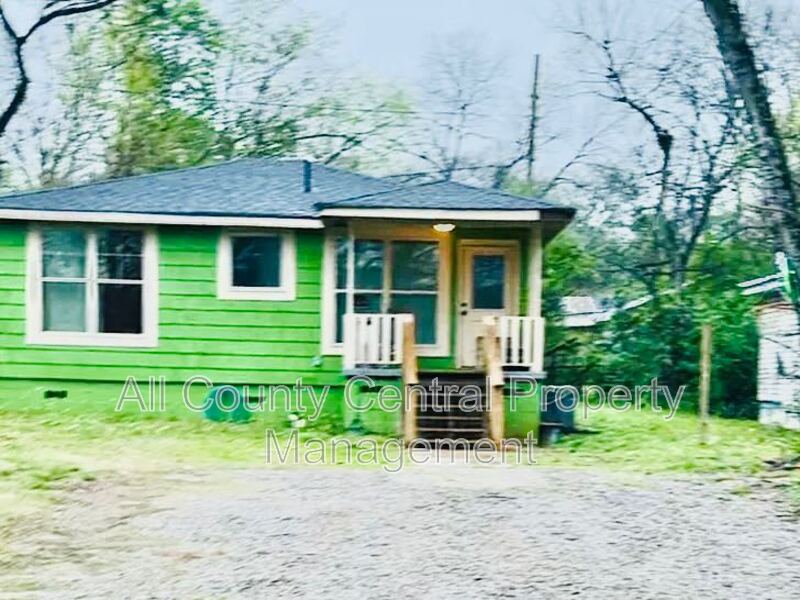 Bessemer House: 1811 Courtney Ave